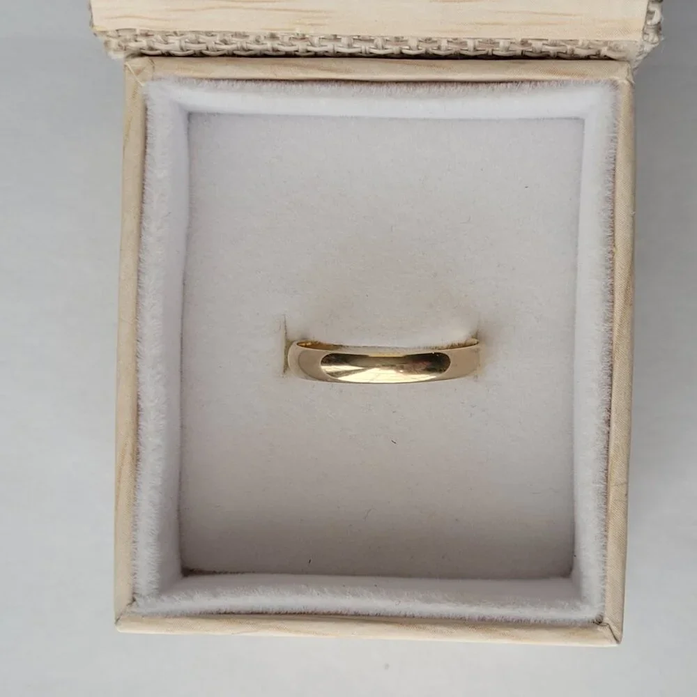 Yellow Gold Tradtional Wedding Band 10k Size 8 1/2 Smooth Ring - Picture 15 of 15